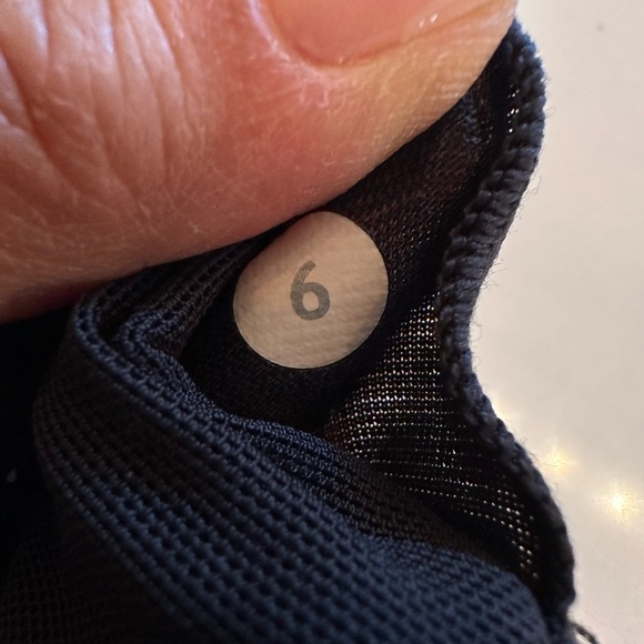 Lululemon 2 in 1 Tank w/Detachable Bra Heathered Black Gray Racerback Tank Sz 6 - Picture 7 of 9